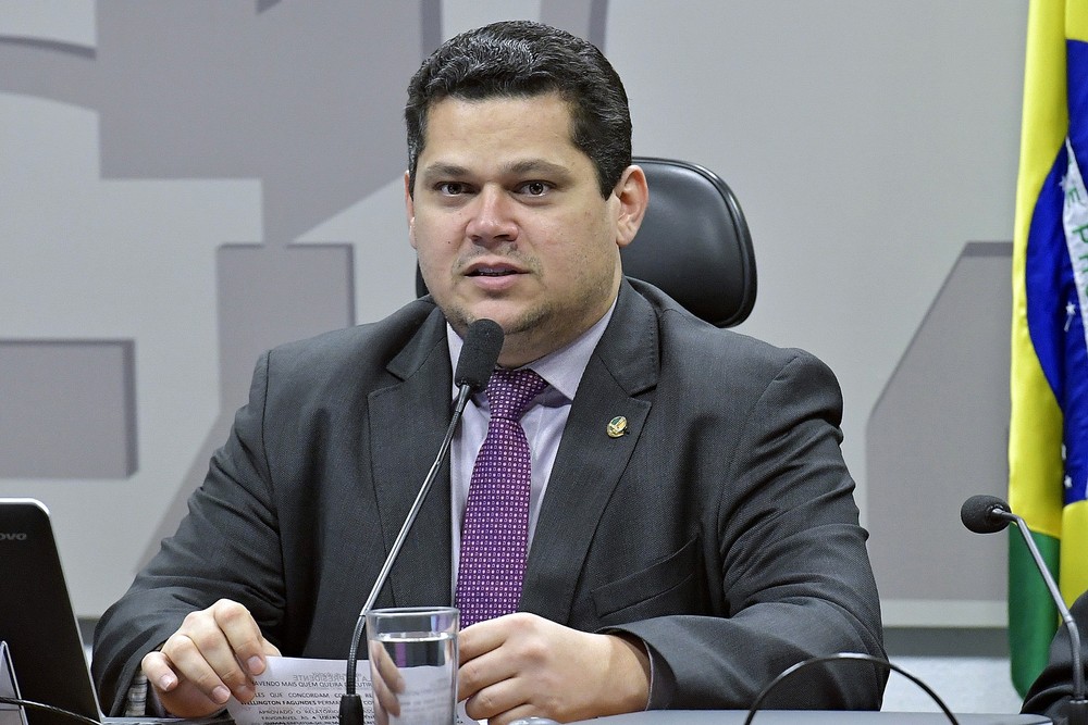 Alcolumbre adia debate sobre fim da escala 6×1 no Senado para depois das eleições