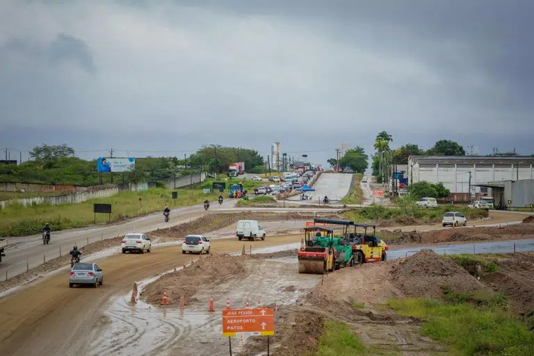 Obras na BR-230 interditam acesso entre bairros em Campina Grande
