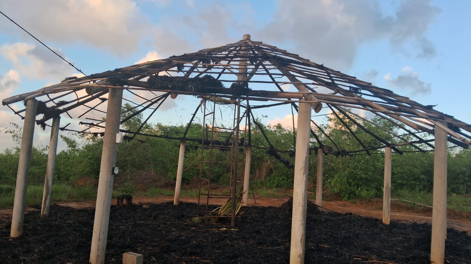 Indígenas da Tribo Tabajara sofrem ataques e várias ocas foram incendiadas