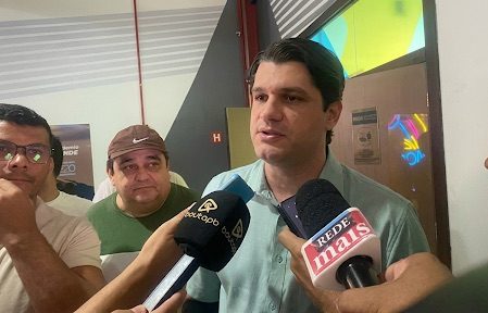 Leo cobra posicionamento de João Azevêdo após críticas de vereadores do PSB em João Pessoa