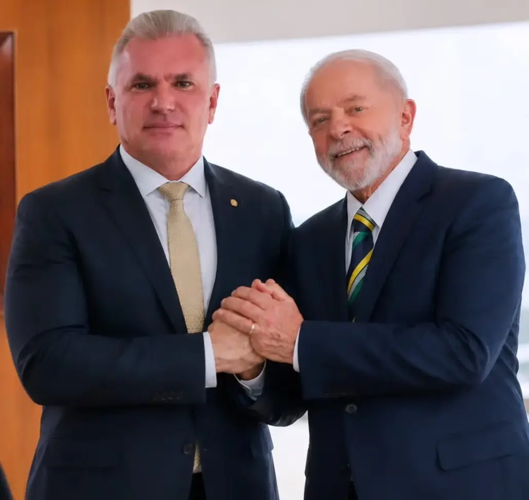Julian Lemos declara apoio a Lula e reforça projeto de retorno à Câmara em 2026