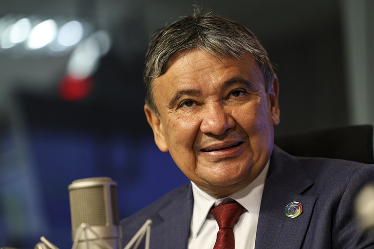 Ministro Wellington Dias desembarca na Paraíba para entrega de vans que vão reforçar atendimento social em sete cidades