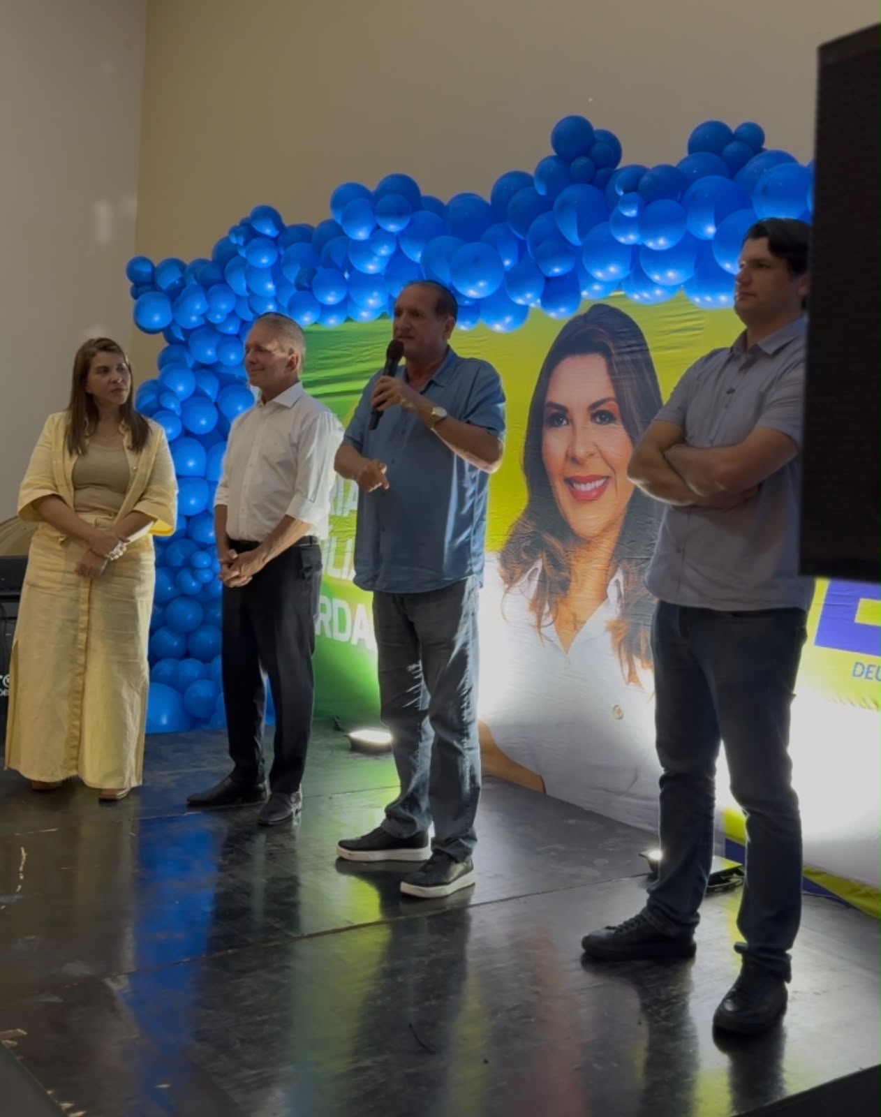 Foto improvável marca evento de Eliza e esquenta disputa pelo Senado na Paraíba