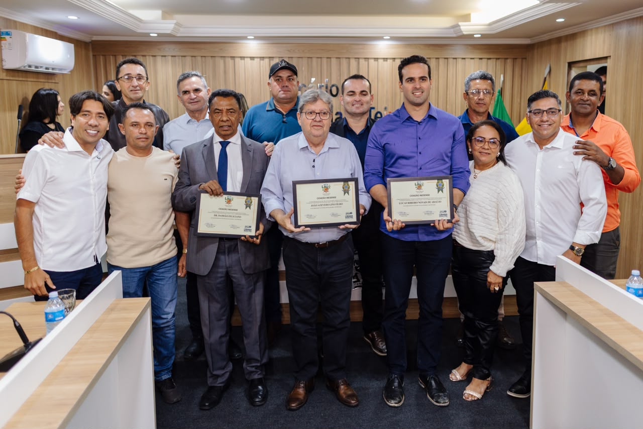 Lucas Ribeiro e João Azevêdo recebem título de cidadão de Dona Inês
