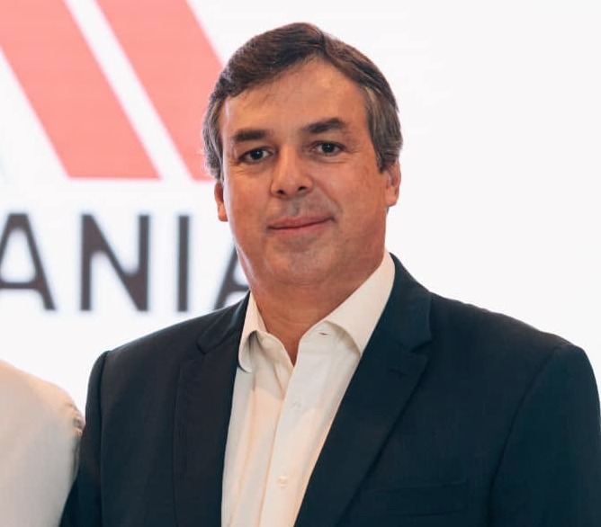 Novo nome ganha força para suplência de João Azevêdo ao Senado