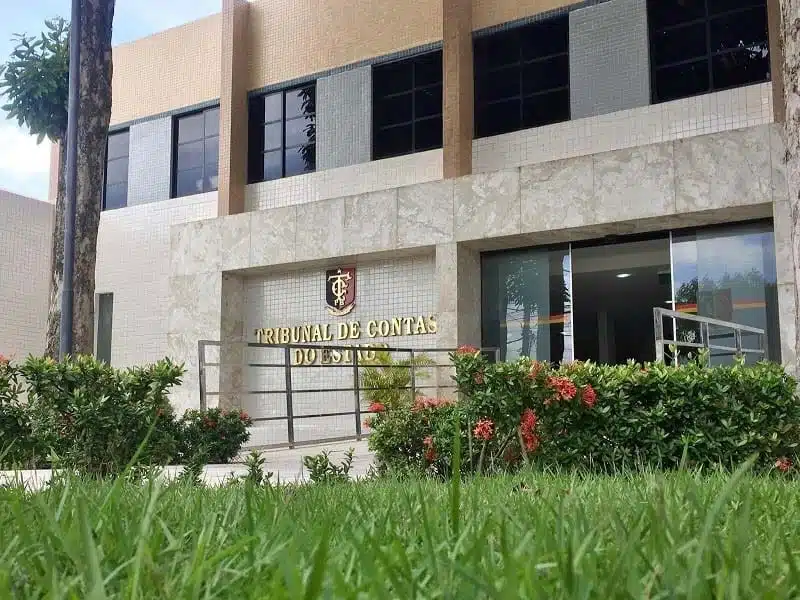 TCE suspende contrato de R$ 1,5 milhão em Areial e multa prefeito