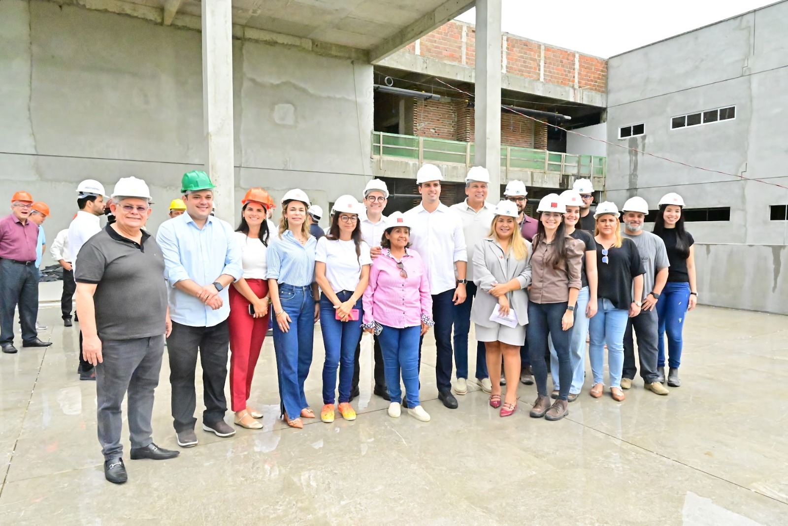 Em visita ao Hospital da Mulher, Rosália Lucas defende o cuidado com a saúde da mulher e destaca importância do atendimento materno-infantil