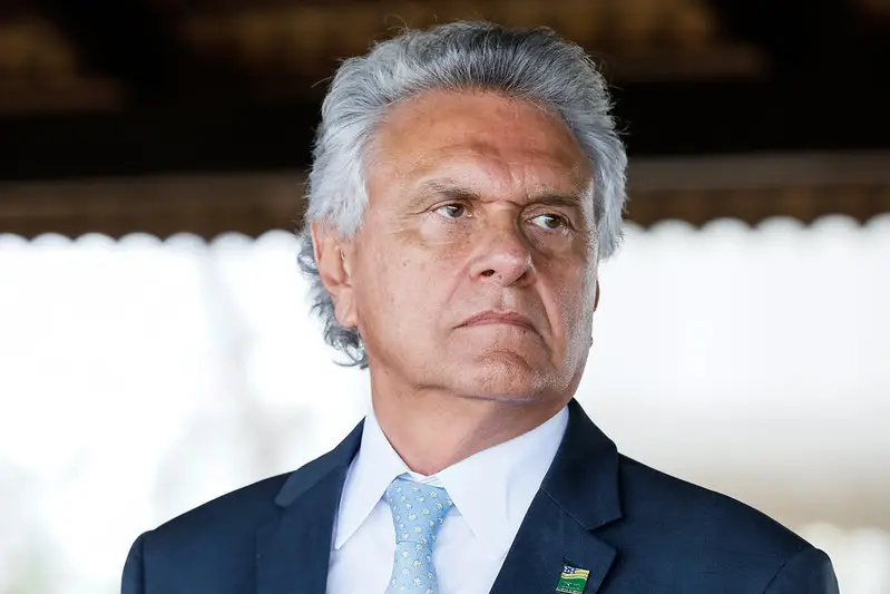 Caiado defende saída de Moraes do STF e alerta para risco de crise institucional