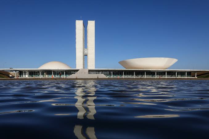 Fim da escala 6×1 avança no Senado e jornada de 40 horas fica mais perto de virar realidade