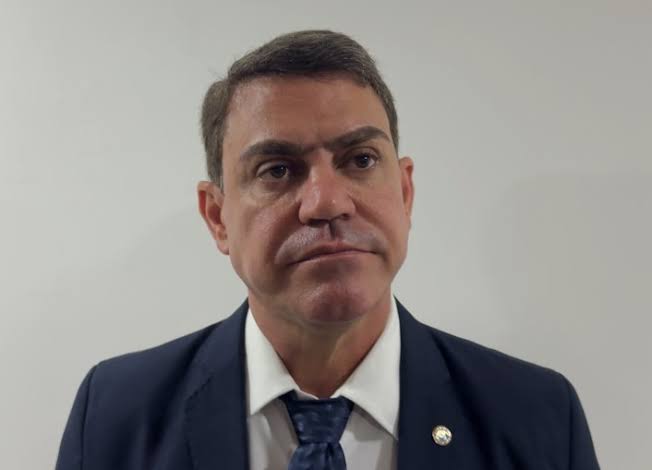 Dinho mantém campanha a deputado estadual enquanto aguarda decisão do TSE sobre candidatura