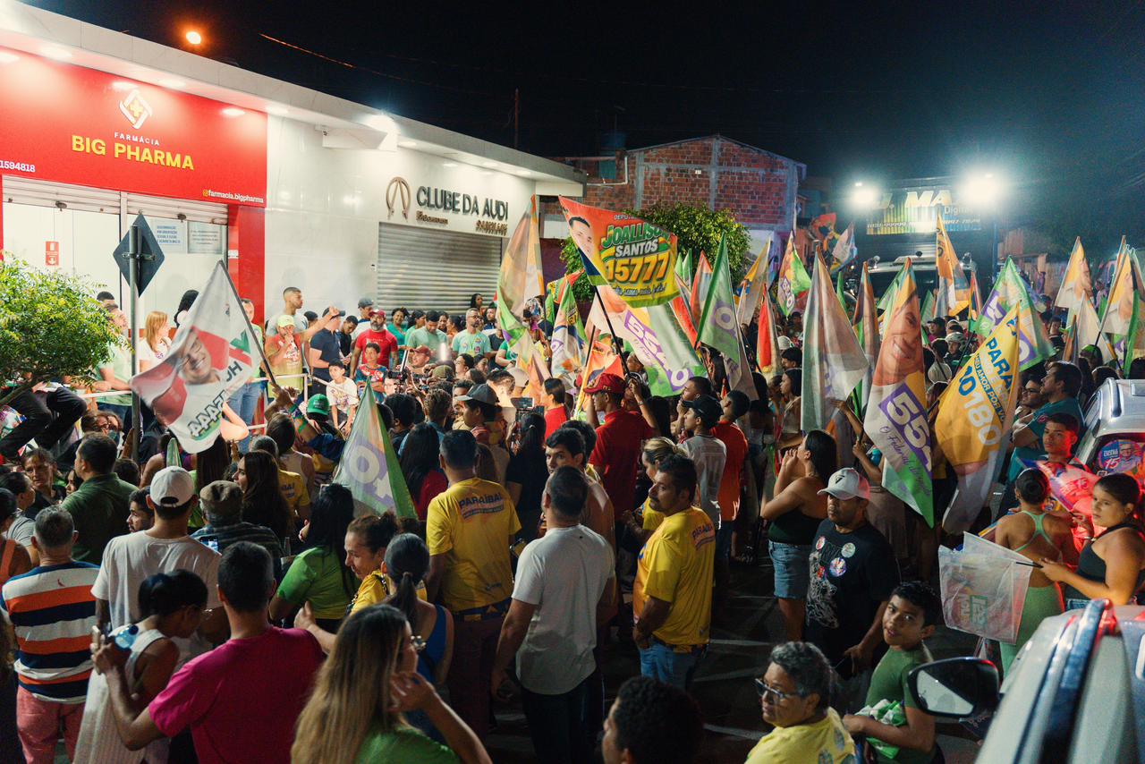 Doutor Jhony arrasta multidão no bairro do Mutirão em Campina Grande