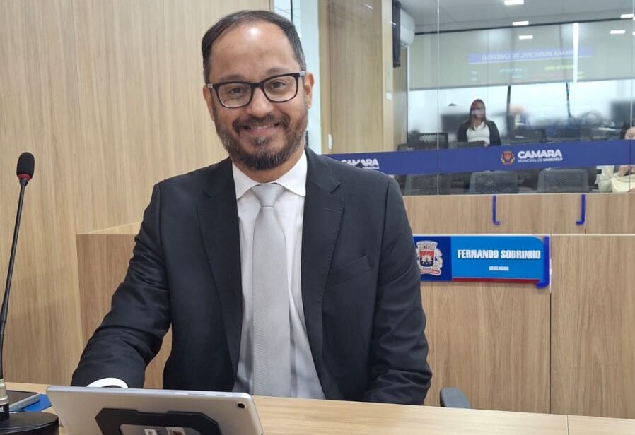 Lucas Lopes deixa liderança de bloco e assume comando do governo Evilásio na Câmara de Cabedelo