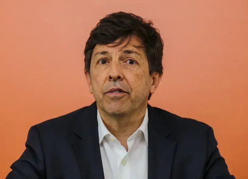 João Amoêdo declara voto em Lula e diz que Flávio Bolsonaro é risco maior para o Brasil